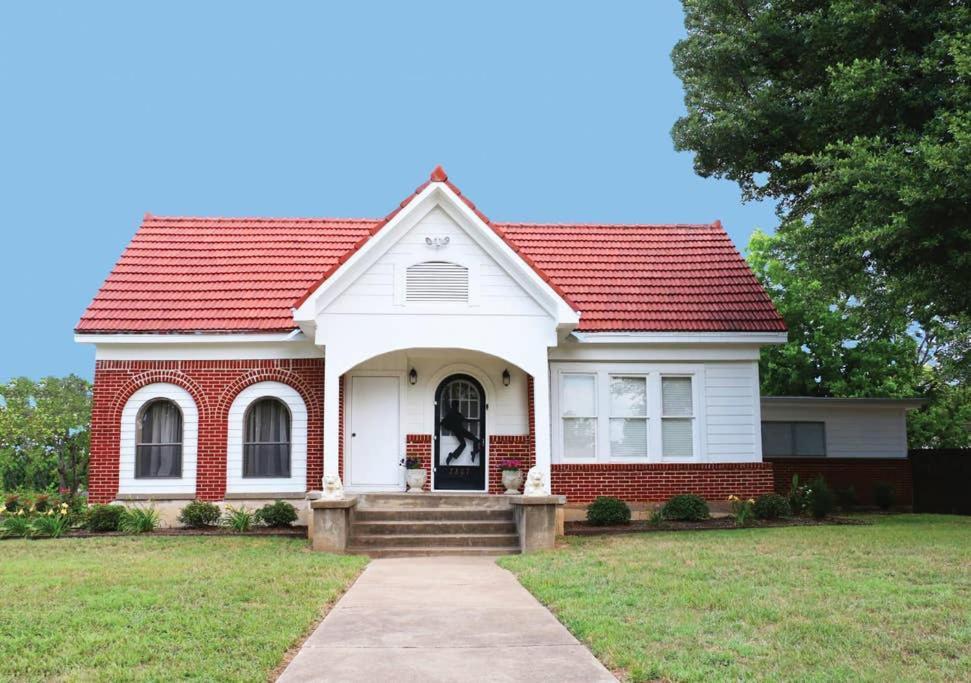 The Elvis House Villa Waco Exterior photo